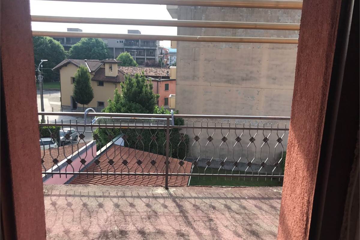 AMPIO TRILOCALE IN CENTRO