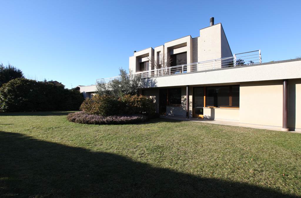 VILLA CON PISCINA - LORA LIPOMO - COMO