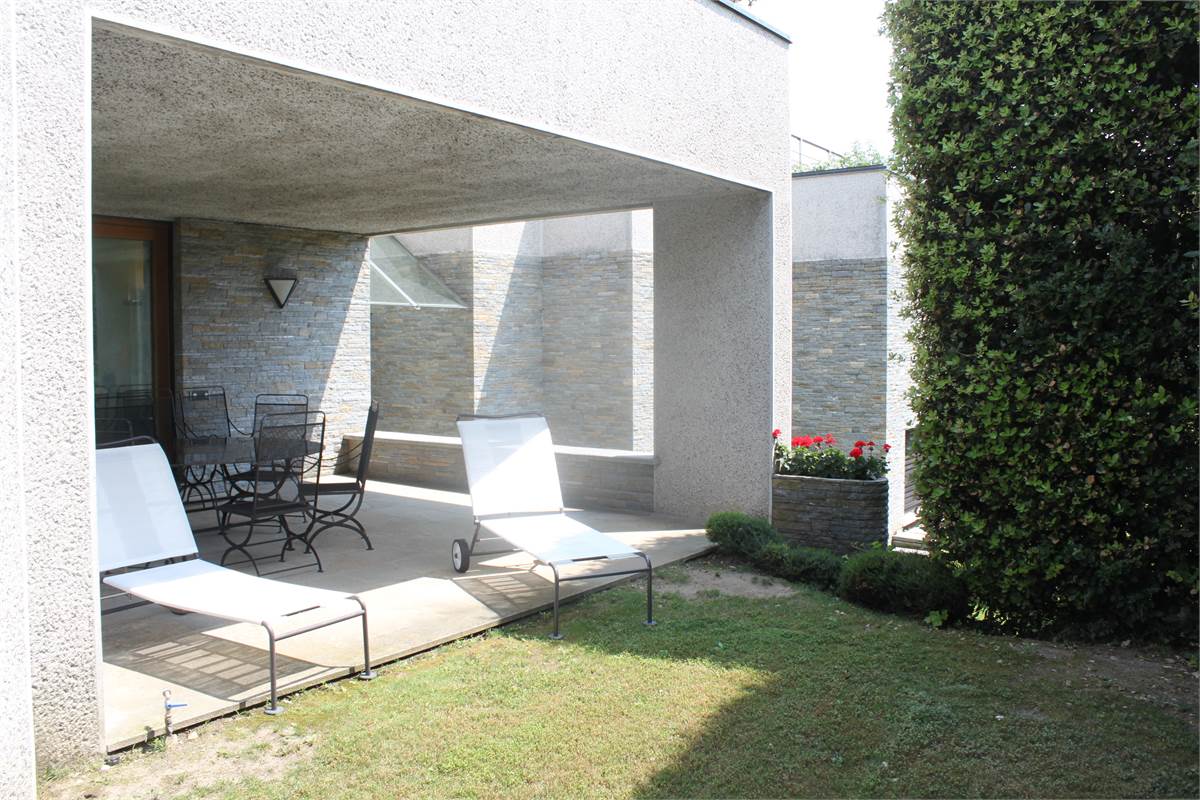 VILLA CON PISCINA - LORA LIPOMO - COMO