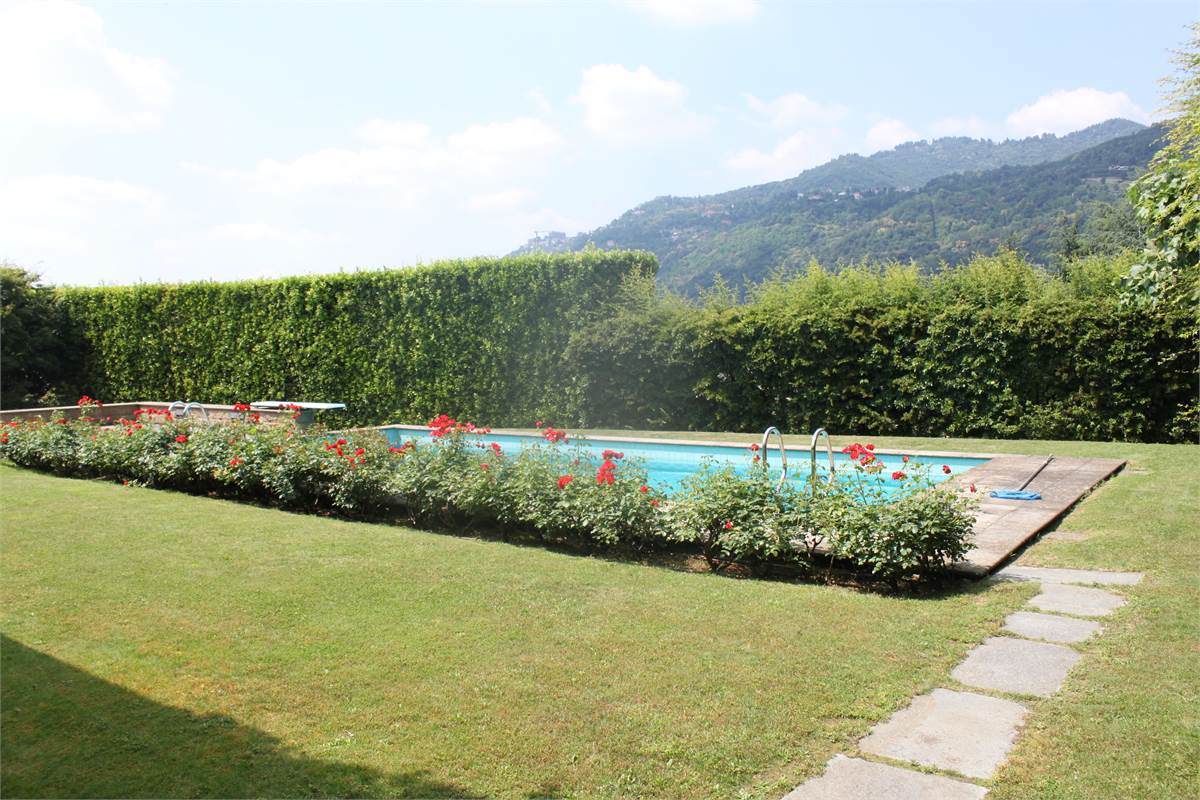 VILLA CON PISCINA - LORA LIPOMO - COMO