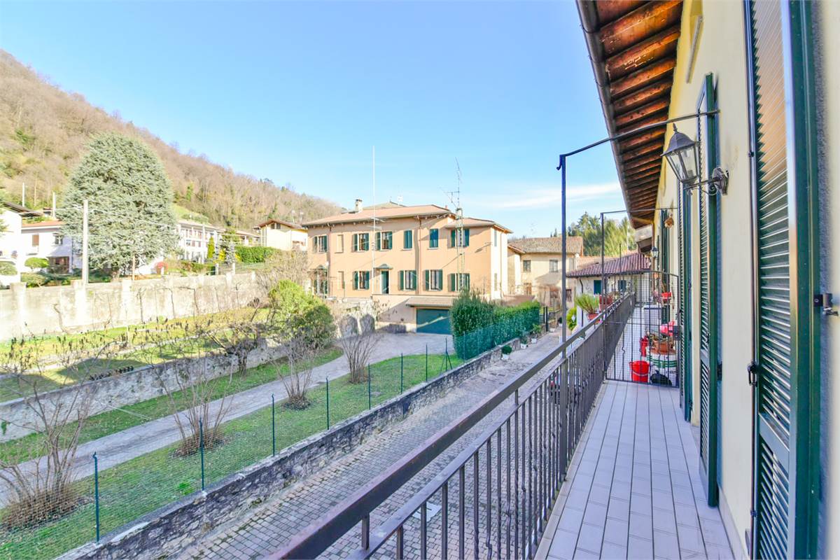 DUPLEX CARATTERISTICO A CAMNAGO VOLTA