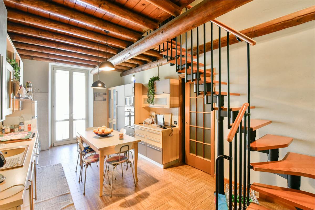 DUPLEX CARATTERISTICO A CAMNAGO VOLTA