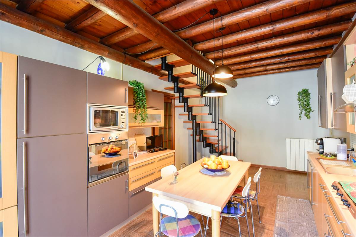 DUPLEX CARATTERISTICO A CAMNAGO VOLTA