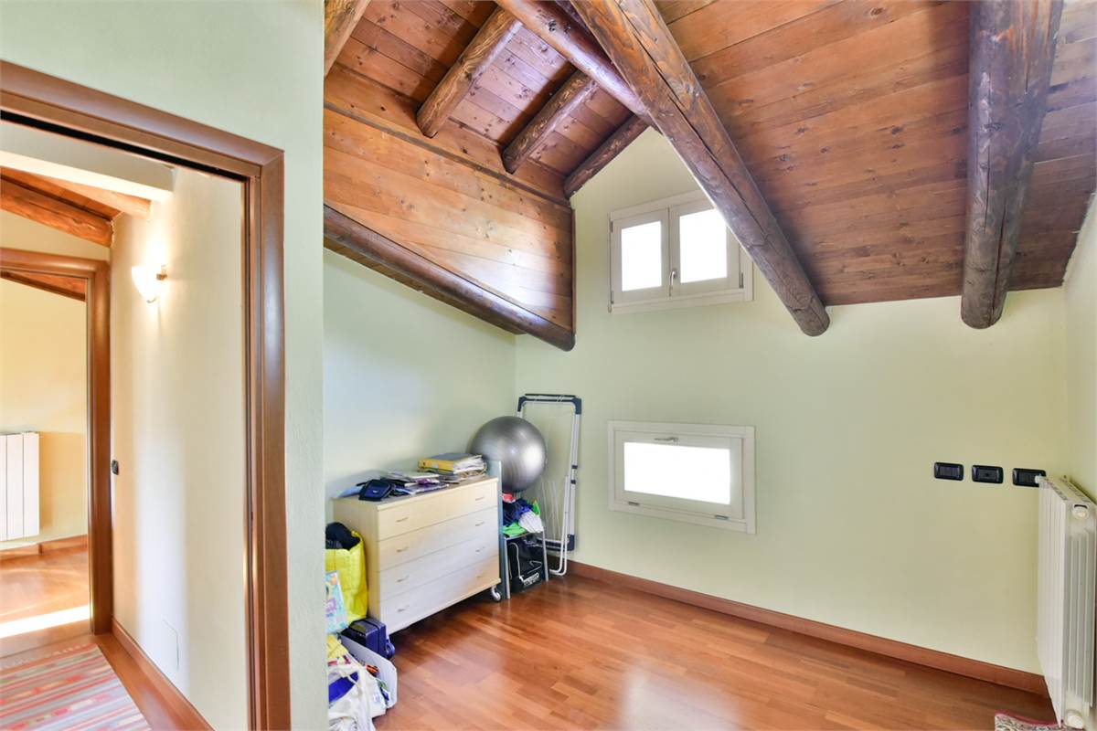DUPLEX CARATTERISTICO A CAMNAGO VOLTA
