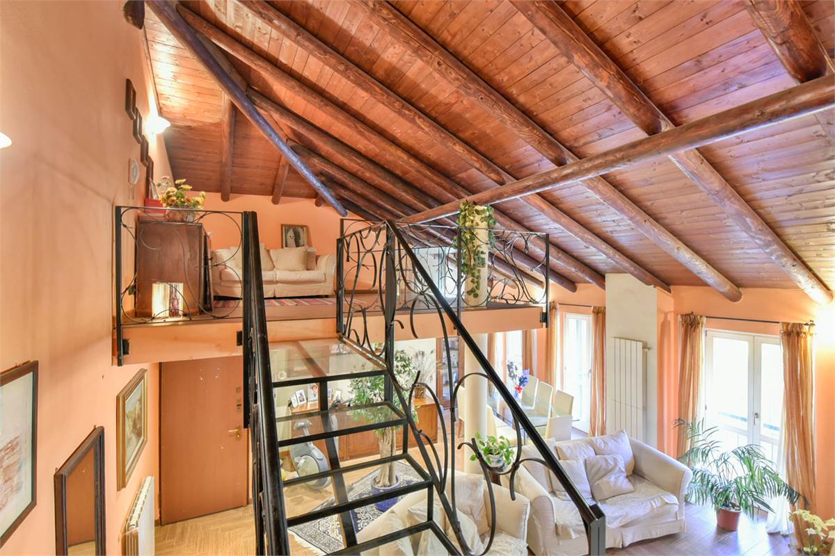 DUPLEX CARATTERISTICO A CAMNAGO VOLTA