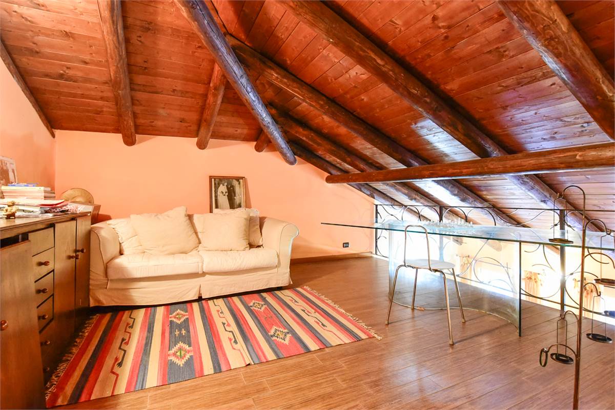 DUPLEX CARATTERISTICO A CAMNAGO VOLTA