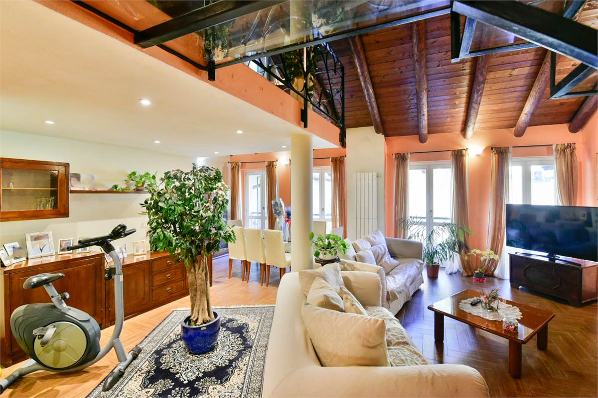 DUPLEX CARATTERISTICO A CAMNAGO VOLTA