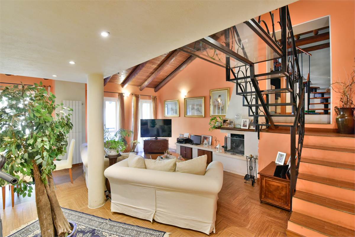 DUPLEX CARATTERISTICO A CAMNAGO VOLTA