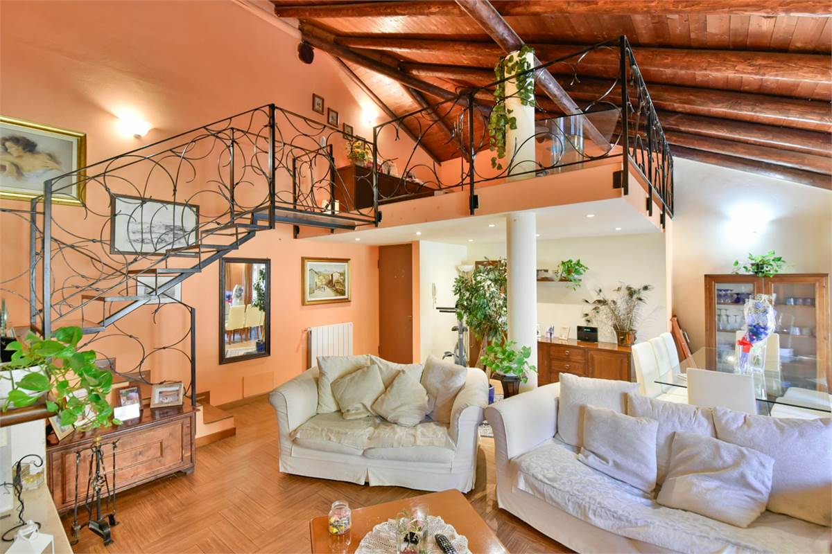 DUPLEX CARATTERISTICO A CAMNAGO VOLTA