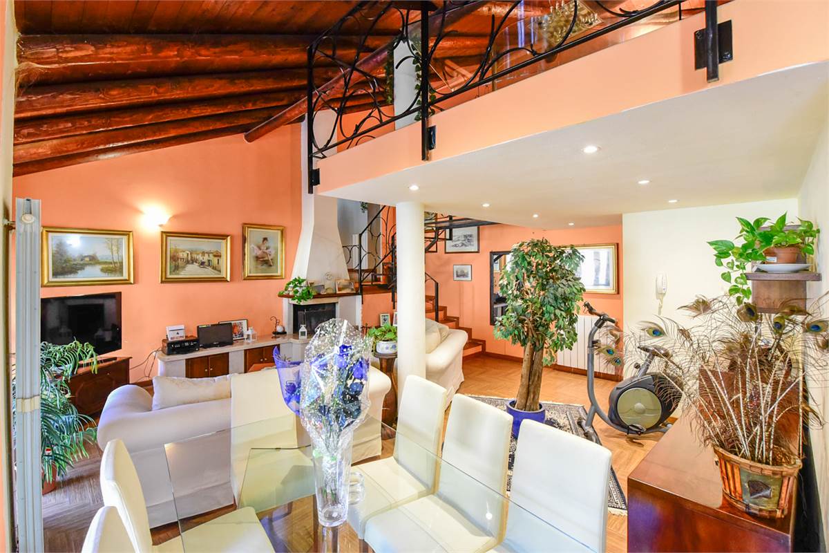 DUPLEX CARATTERISTICO A CAMNAGO VOLTA