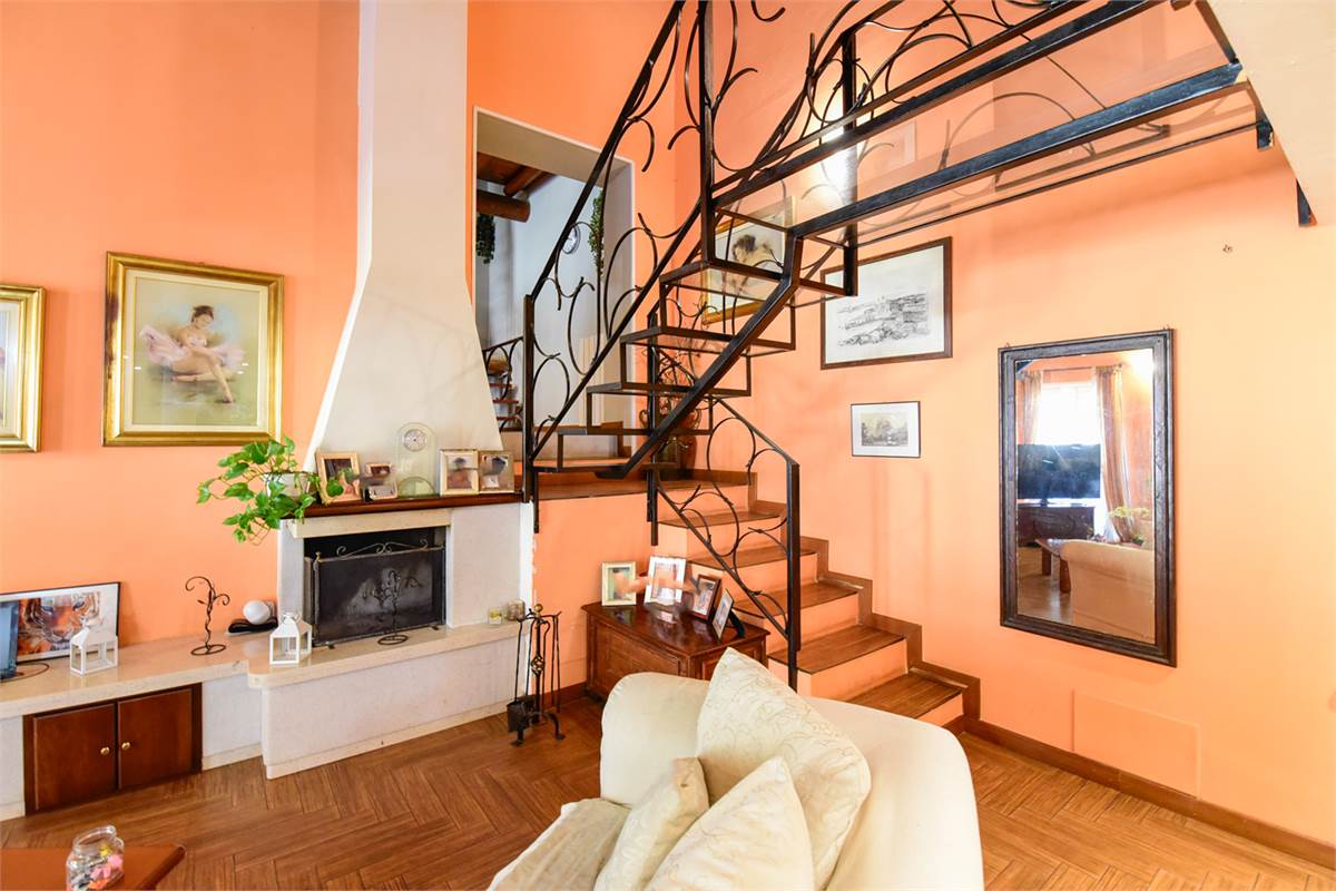 DUPLEX CARATTERISTICO A CAMNAGO VOLTA