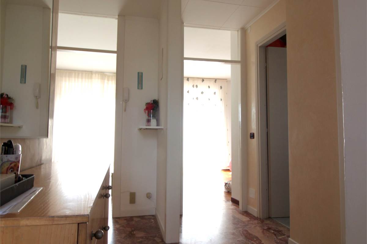 TRILOCALE IN VENDITA A REBBIO - COMO