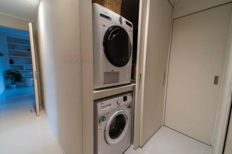 QUADRILOCALE IN CORTE INTERNA CON BOX - CENTRO - COMO  