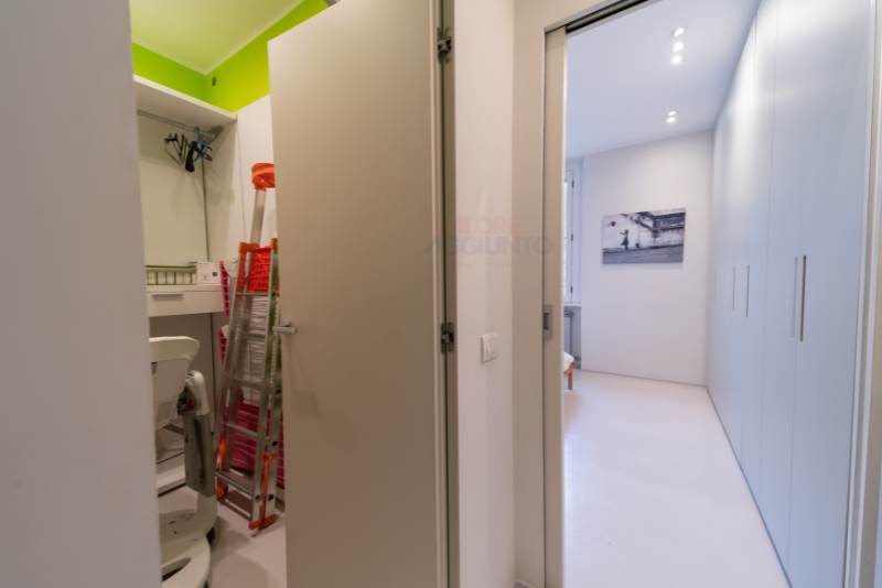 QUADRILOCALE IN CORTE INTERNA CON BOX - CENTRO - COMO  