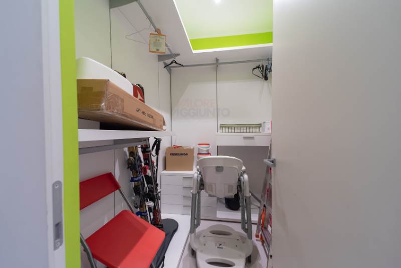 QUADRILOCALE IN CORTE INTERNA CON BOX - CENTRO - COMO  