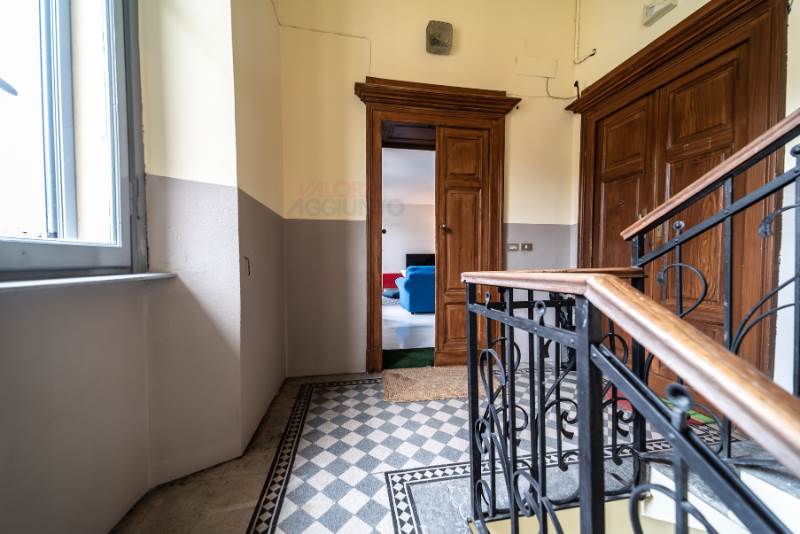 QUADRILOCALE IN CORTE INTERNA CON BOX - CENTRO - COMO  
