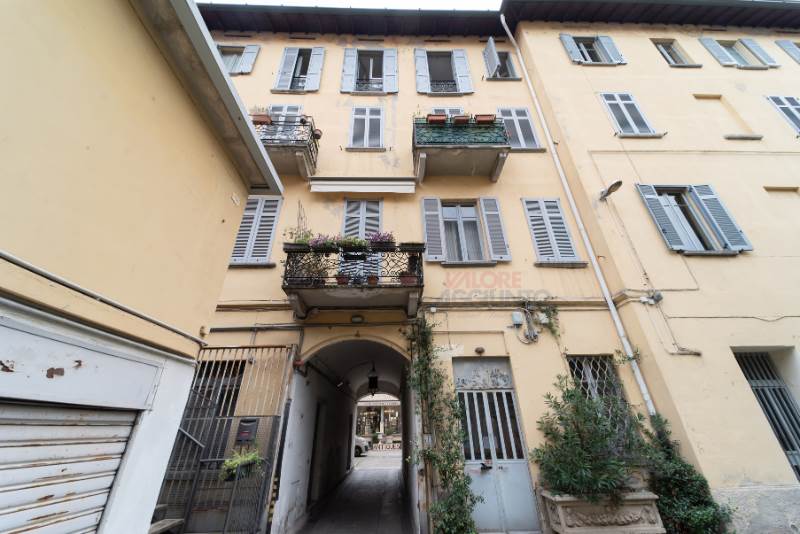 QUADRILOCALE IN CORTE INTERNA CON BOX - CENTRO - COMO  