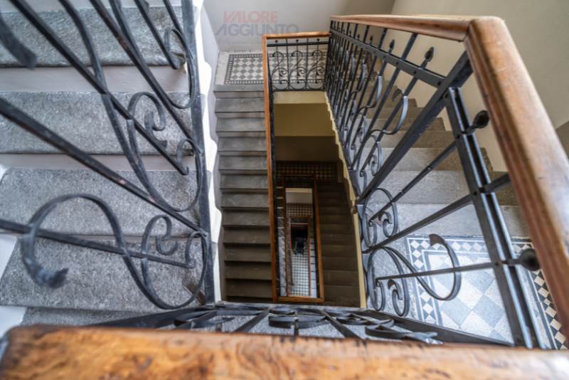 QUADRILOCALE IN CORTE INTERNA CON BOX - CENTRO - COMO  
