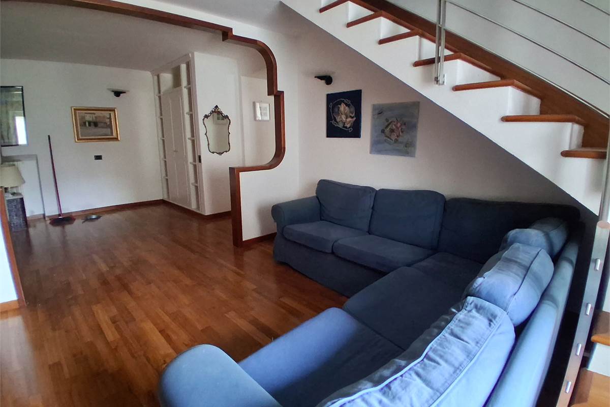 PORZIONE CASA CIELO TERRA CON  2 GRANDI BOX - ROVENNA - CERNOBBIO