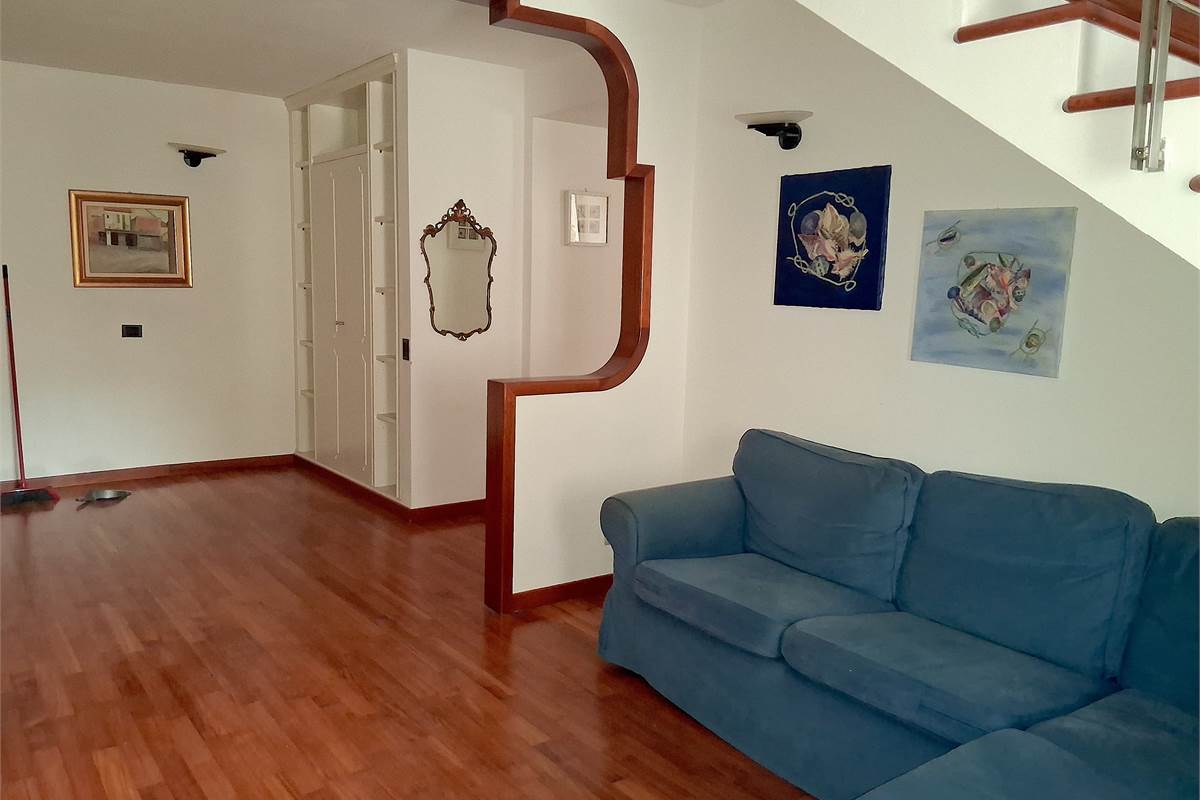 PORZIONE CASA CIELO TERRA CON  2 GRANDI BOX - ROVENNA - CERNOBBIO