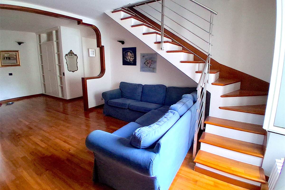 PORZIONE CASA CIELO TERRA CON  2 GRANDI BOX - ROVENNA - CERNOBBIO