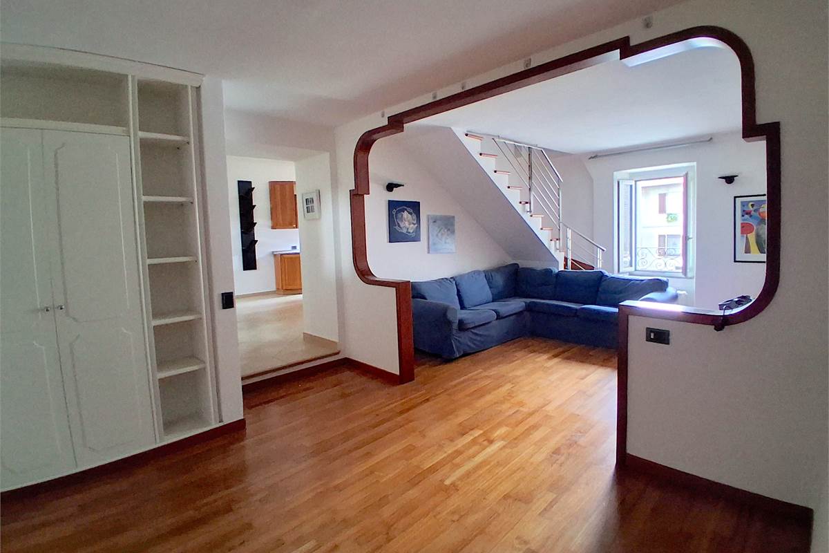 PORZIONE CASA CIELO TERRA CON  2 GRANDI BOX - ROVENNA - CERNOBBIO