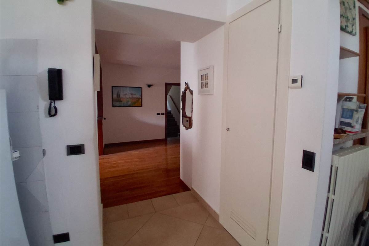 PORZIONE CASA CIELO TERRA CON  2 GRANDI BOX - ROVENNA - CERNOBBIO