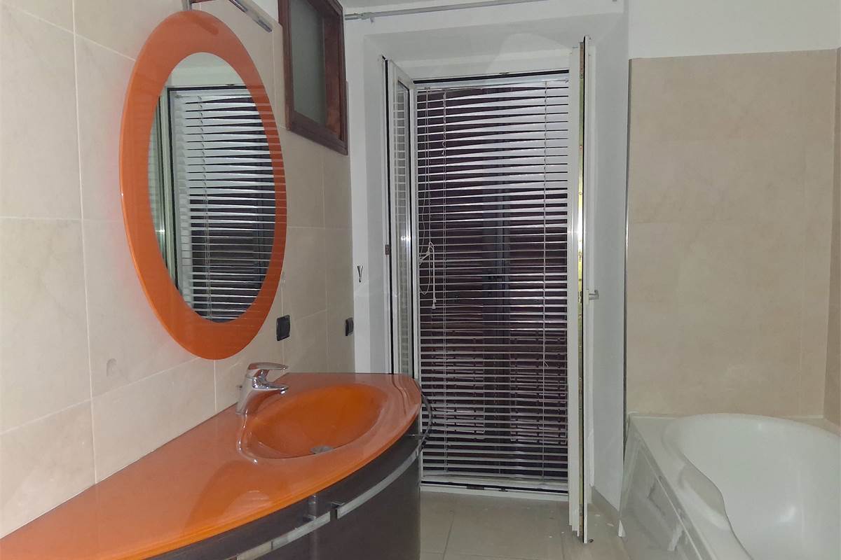 PORZIONE CASA CIELO TERRA CON  2 GRANDI BOX - ROVENNA - CERNOBBIO
