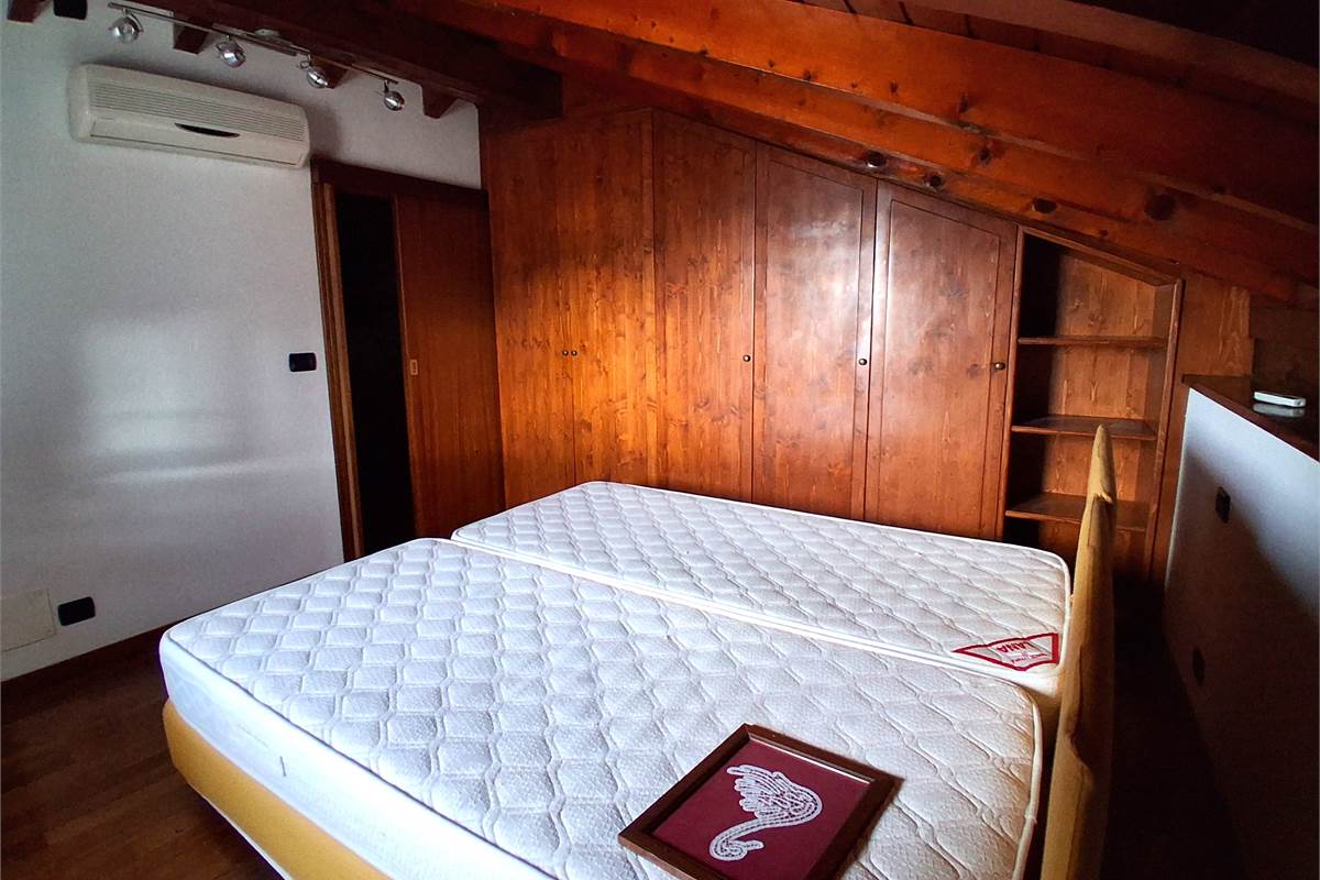 PORZIONE CASA CIELO TERRA CON  2 GRANDI BOX - ROVENNA - CERNOBBIO