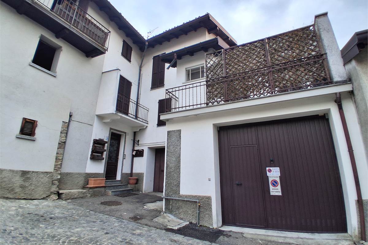 PORZIONE CASA CIELO TERRA CON  2 GRANDI BOX - ROVENNA - CERNOBBIO
