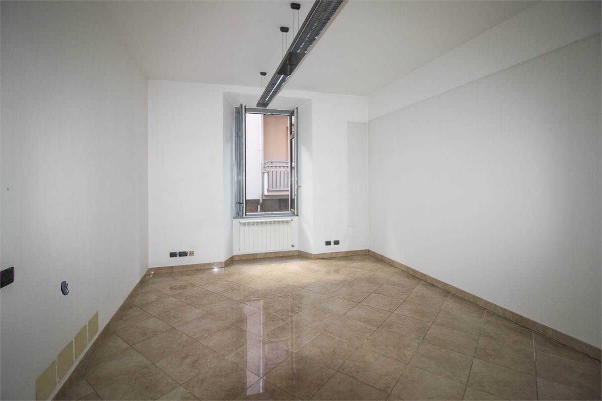 QUADRILOCALE DOPPIO INGRESSO CON BALCONI COMO CITTA' MURATA