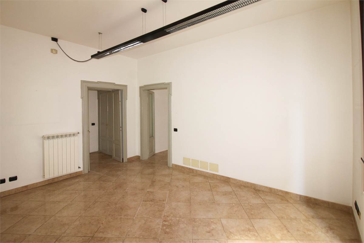 QUADRILOCALE DOPPIO INGRESSO CON BALCONI COMO CITTA' MURATA
