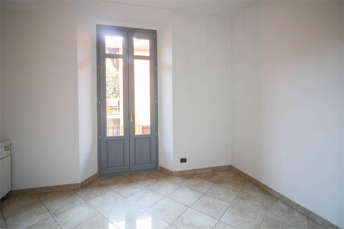 QUADRILOCALE DOPPIO INGRESSO CON BALCONI COMO CITTA' MURATA
