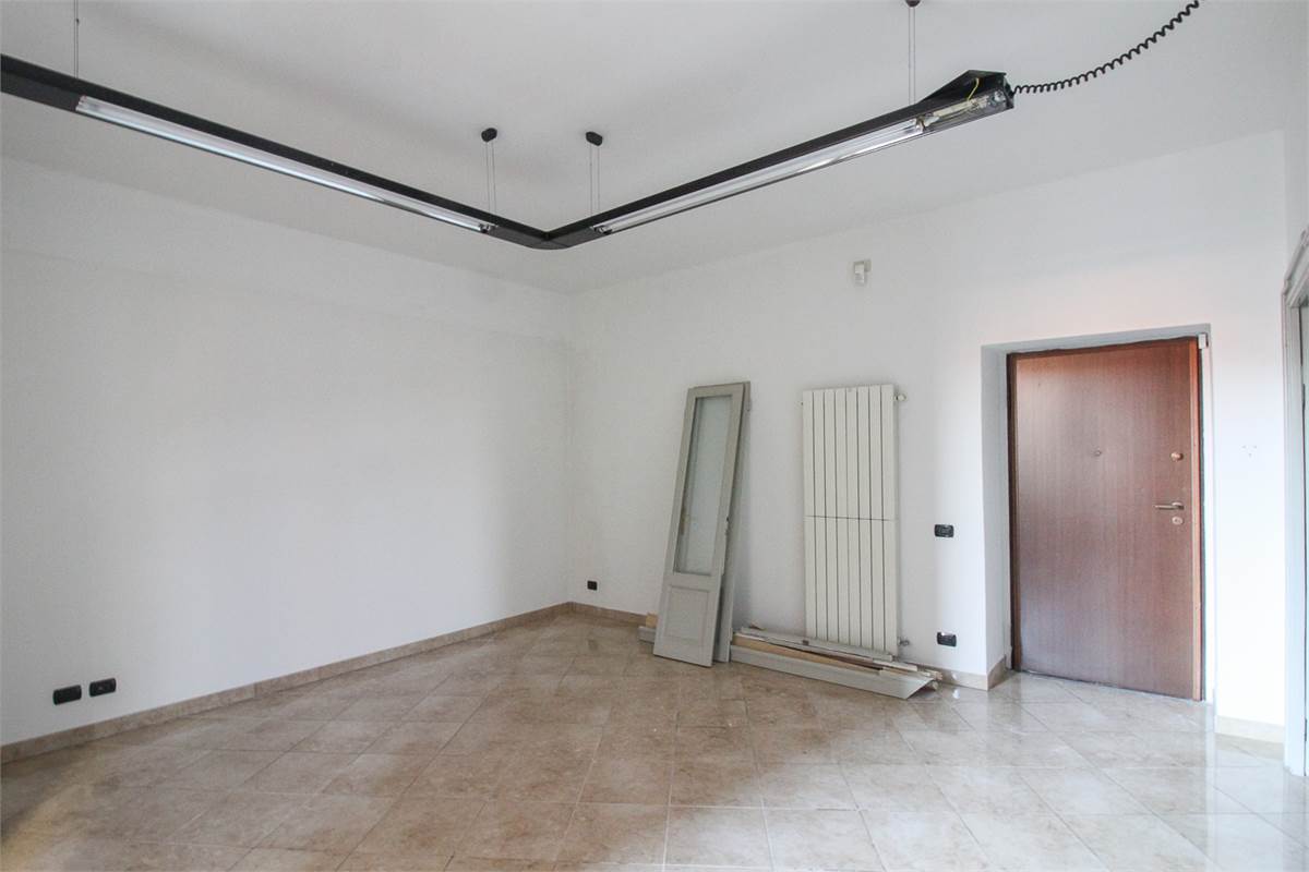 QUADRILOCALE DOPPIO INGRESSO CON BALCONI COMO CITTA' MURATA