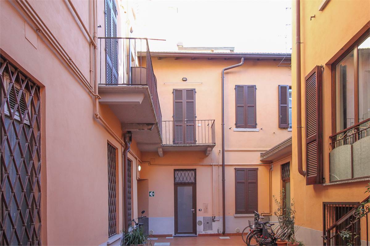 QUADRILOCALE DOPPIO INGRESSO CON BALCONI COMO CITTA' MURATA