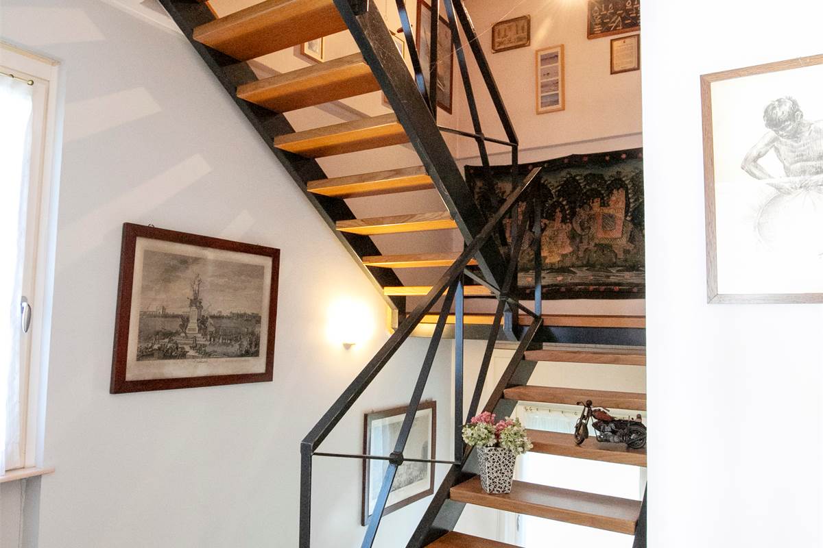 CAPIAGO INTIMIANO VILLA con ampio giardino e terrazzi