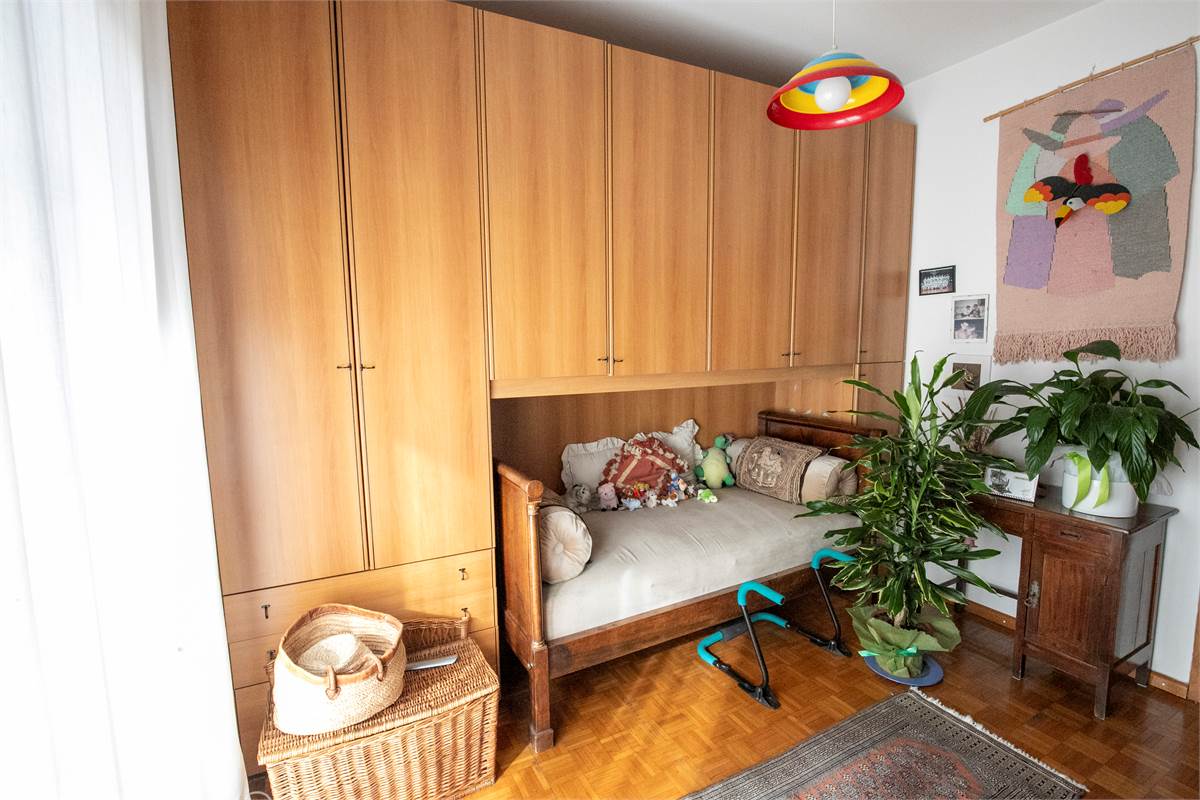CAPIAGO INTIMIANO VILLA con ampio giardino e terrazzi