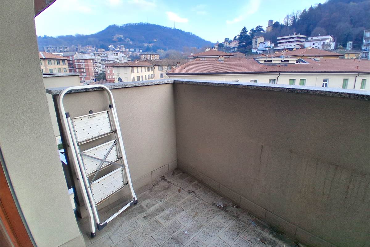 BILOCALE IN AFFITTO - VIA ALCIATO-BORGHI- COMO 