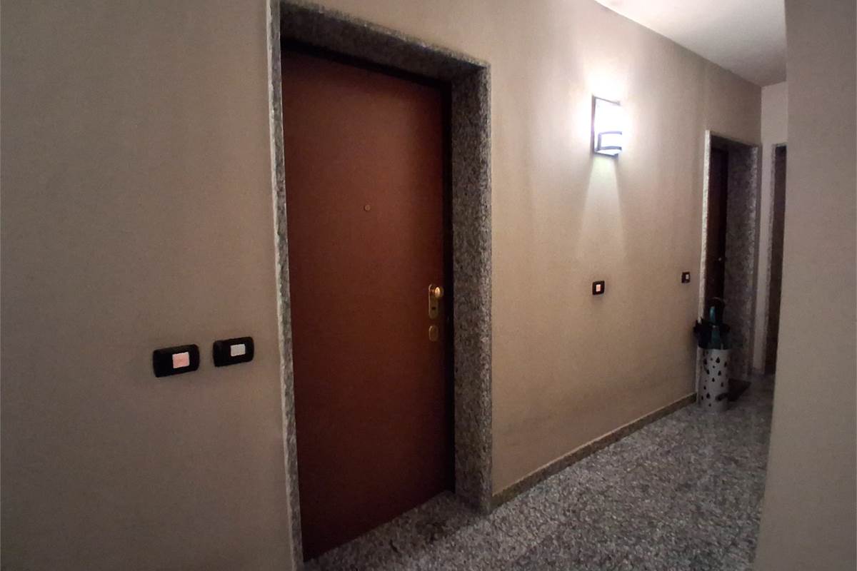BILOCALE IN AFFITTO - VIA ALCIATO-BORGHI- COMO 
