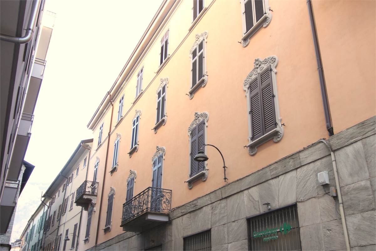 QUADRILOCALE DOPPIO INGRESSO CON BALCONI COMO CITTA' MURATA
