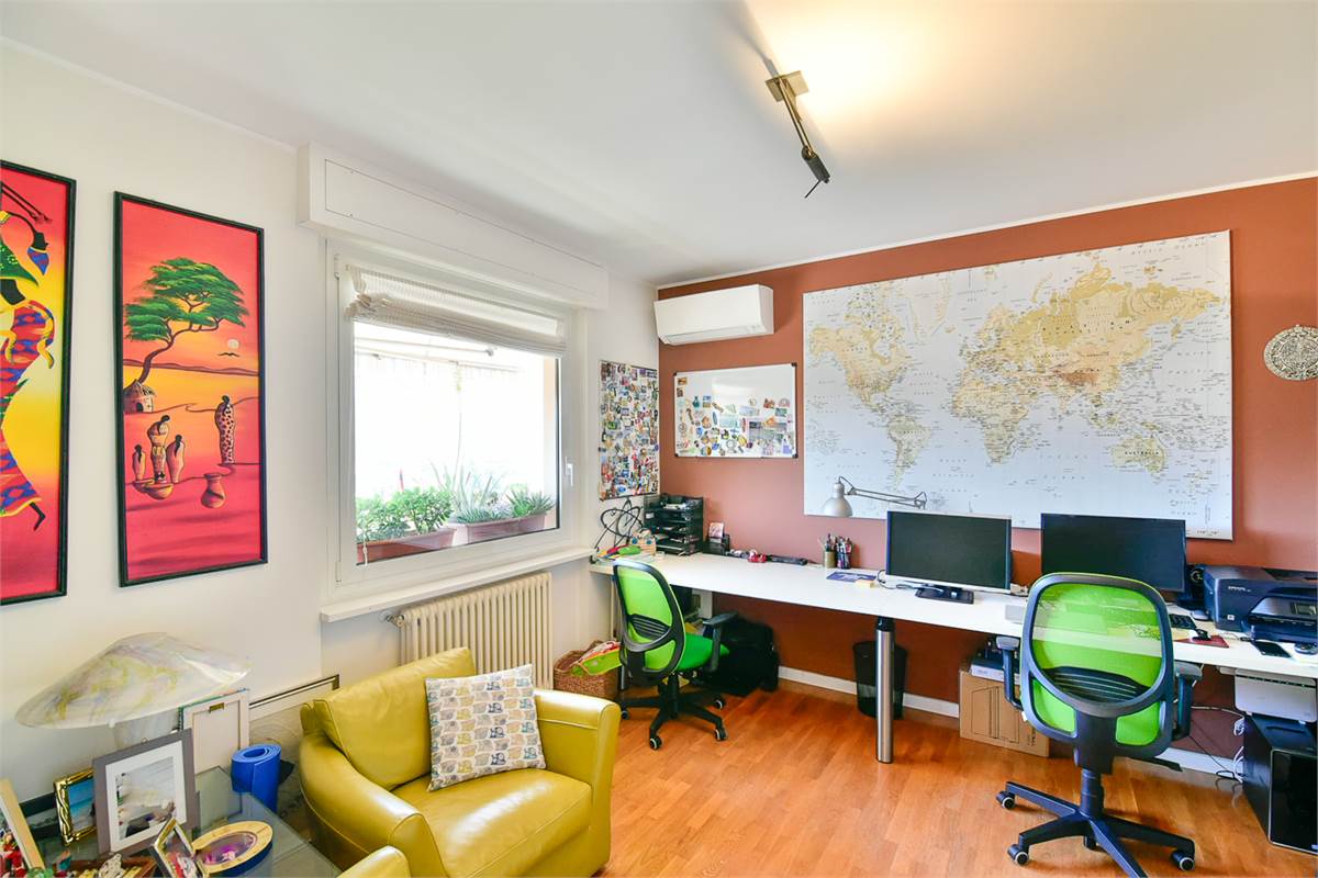 COMO PANORAMICO E AMPIO APPARTAMENTO CON TERRAZZI
