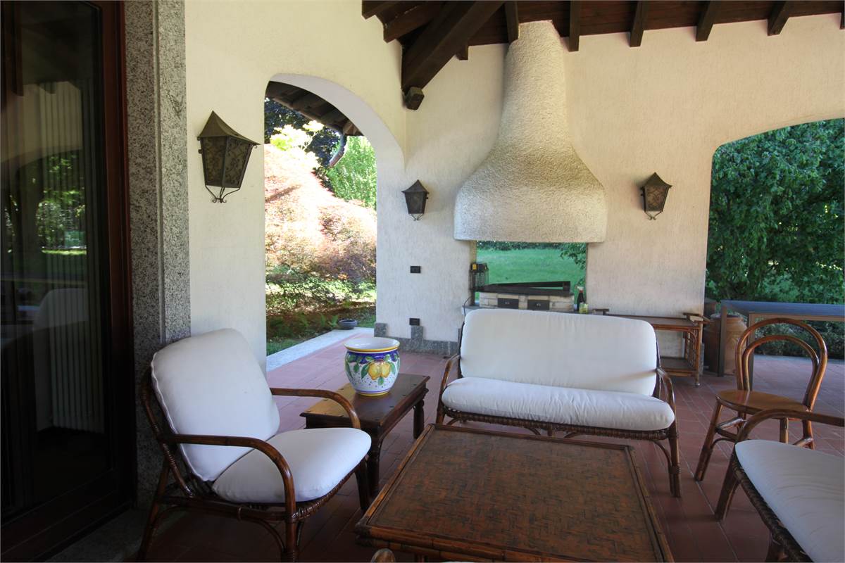 AFFITTO VILLA CON AMPIO GIARDINO PRIVATO CASCINA PELADA CANTU'