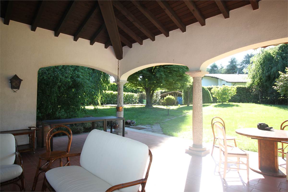 AFFITTO VILLA CON AMPIO GIARDINO PRIVATO CASCINA PELADA CANTU'