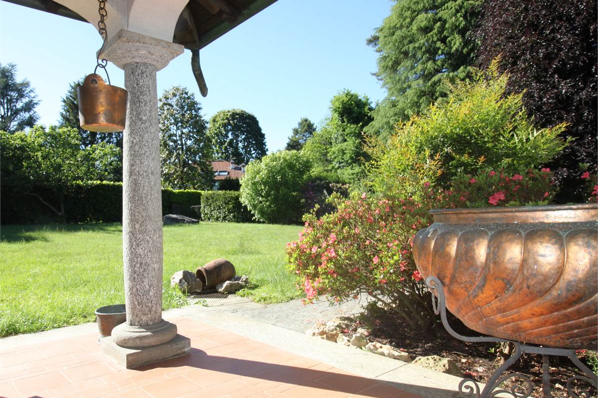 AFFITTO VILLA CON AMPIO GIARDINO PRIVATO CASCINA PELADA CANTU'