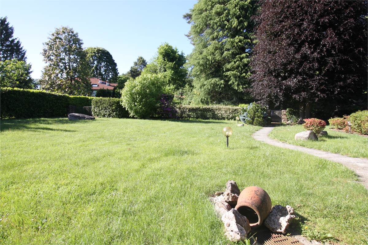 AFFITTO VILLA CON AMPIO GIARDINO PRIVATO CASCINA PELADA CANTU'