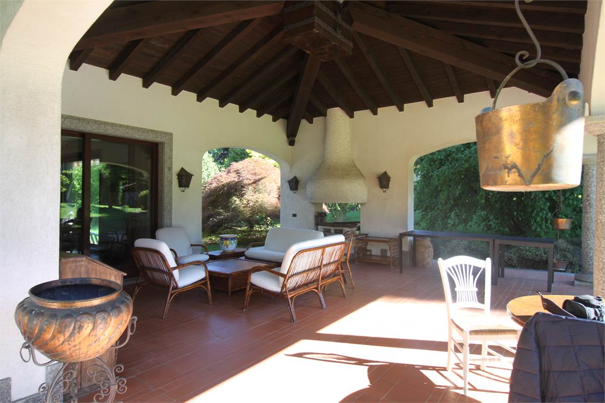 AFFITTO VILLA CON AMPIO GIARDINO PRIVATO CASCINA PELADA CANTU'