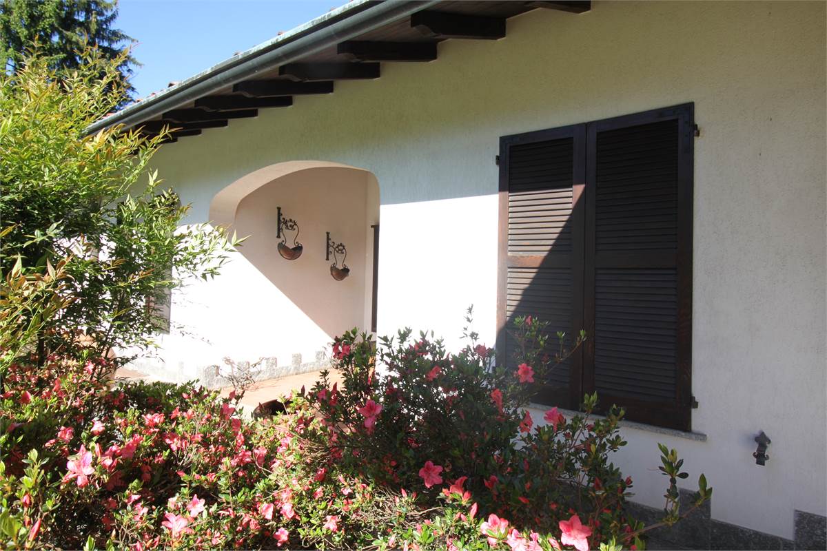 AFFITTO VILLA CON AMPIO GIARDINO PRIVATO CASCINA PELADA CANTU'