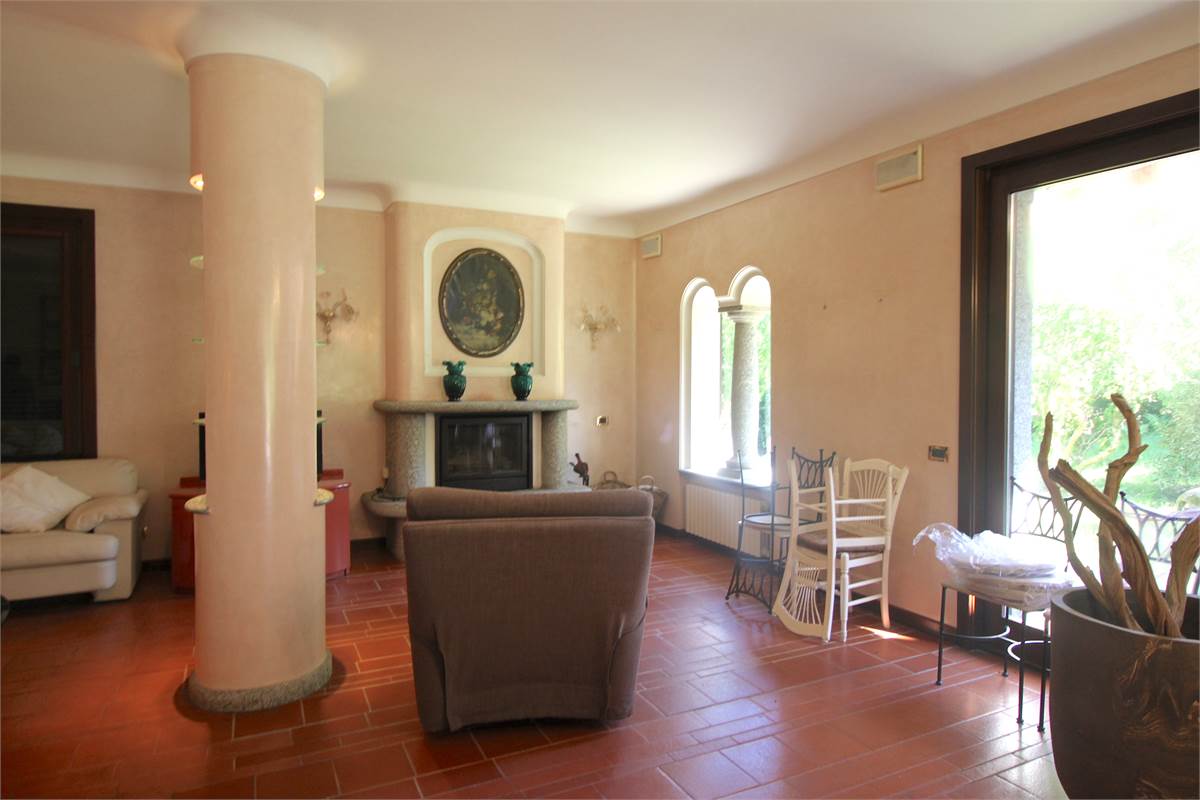 AFFITTO VILLA CON AMPIO GIARDINO PRIVATO CASCINA PELADA CANTU'