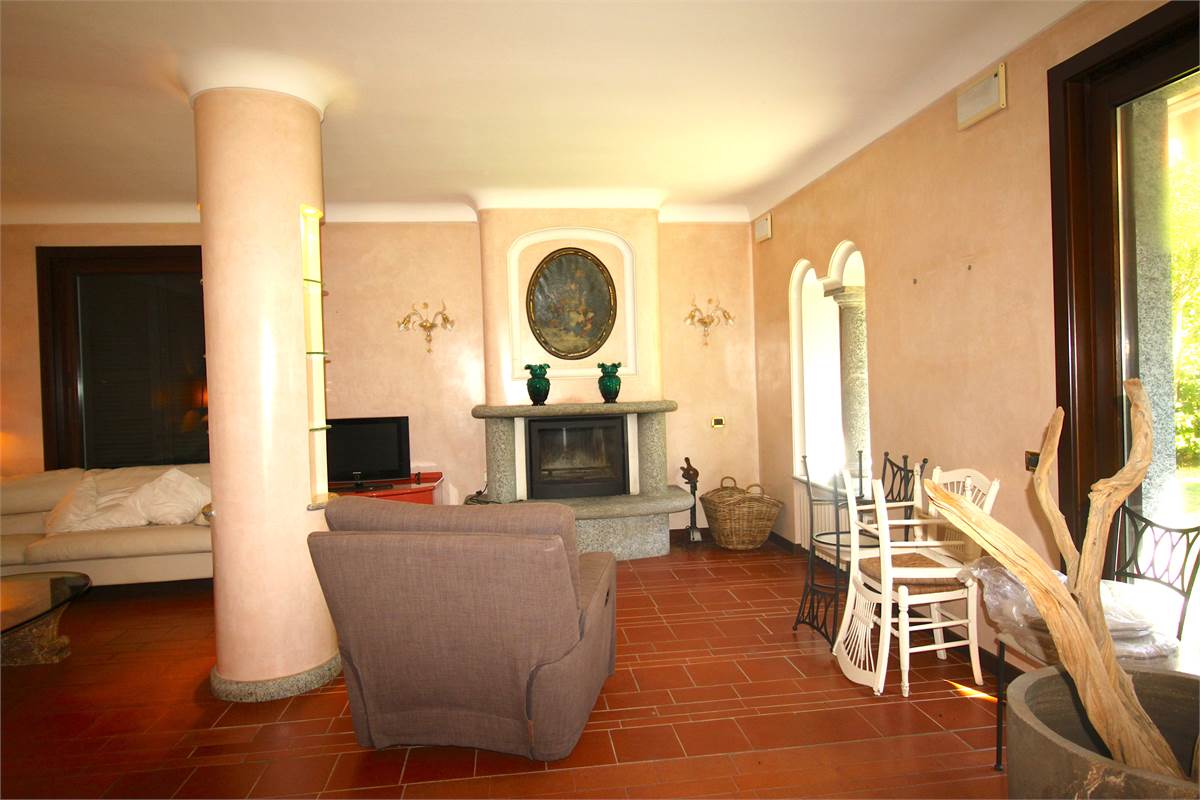 AFFITTO VILLA CON AMPIO GIARDINO PRIVATO CASCINA PELADA CANTU'