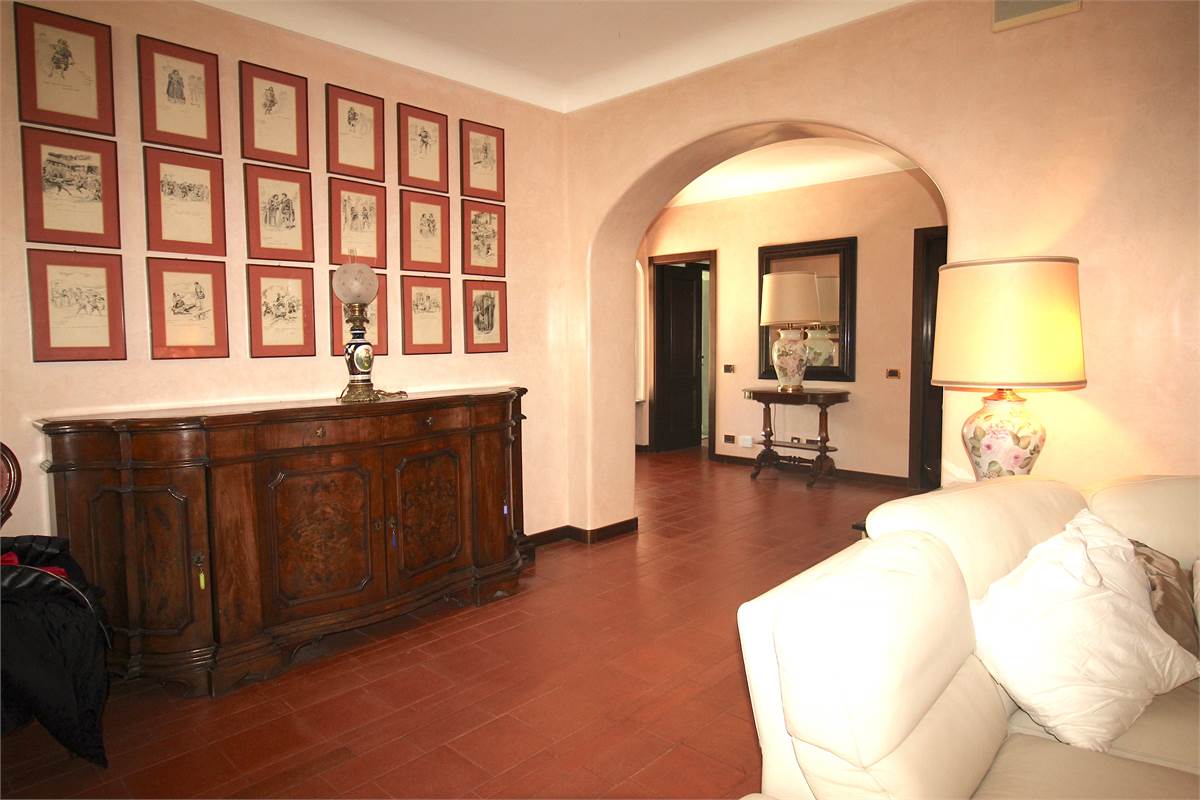 AFFITTO VILLA CON AMPIO GIARDINO PRIVATO CASCINA PELADA CANTU'